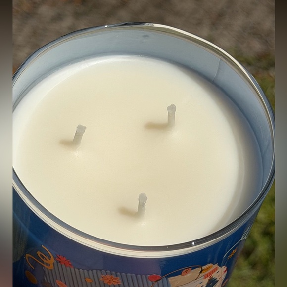 BATH AND BODY WORKS Sweater Weather 3-Wick Candle - Festive Blue - Picture 11 of 15